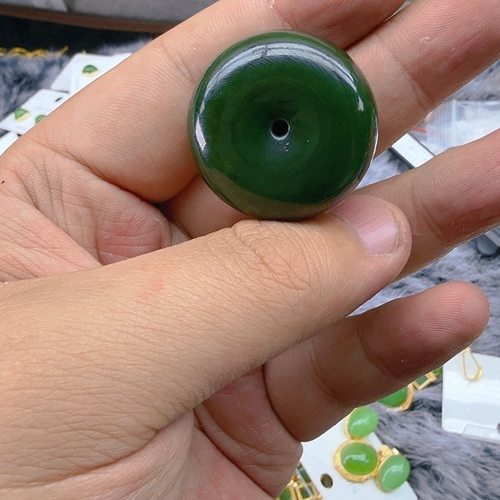和田玉（碧玉）颈饰未镶嵌