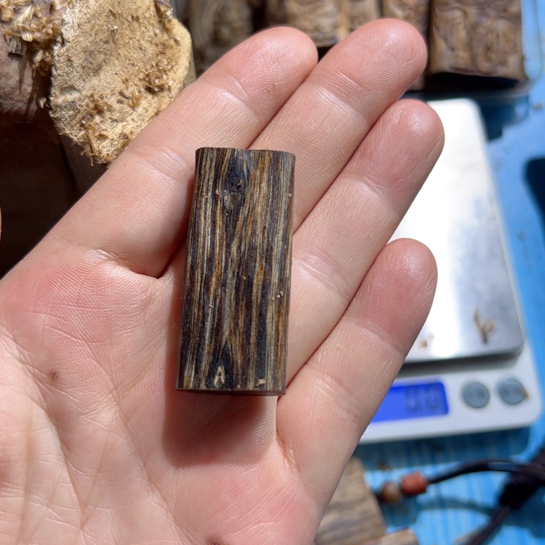 沉香吊坠乌身圆叶5.3克