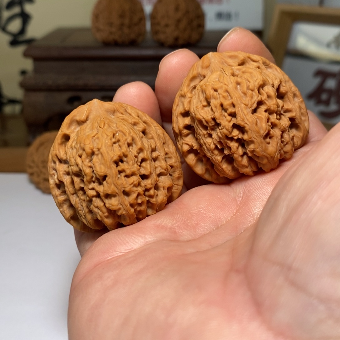 文玩核桃吊坠三角姜黄皮39.5