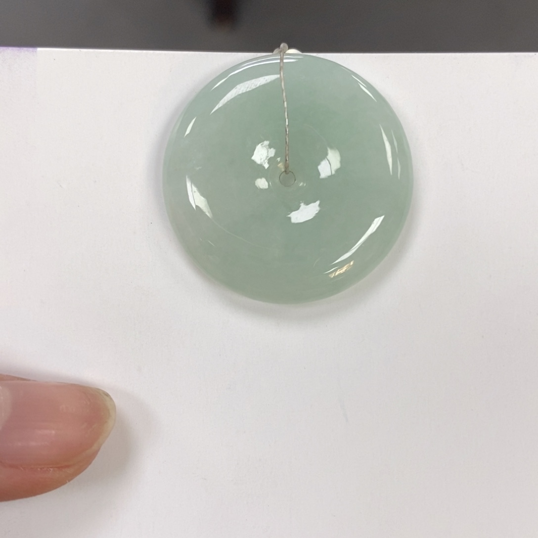 翡翠颈饰未镶嵌平安扣