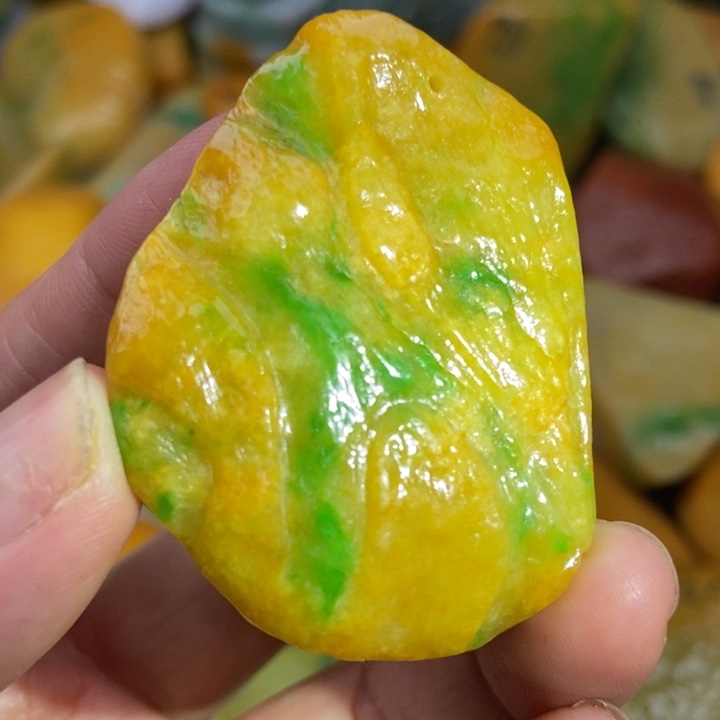 翡翠未镶嵌颈饰缅甸