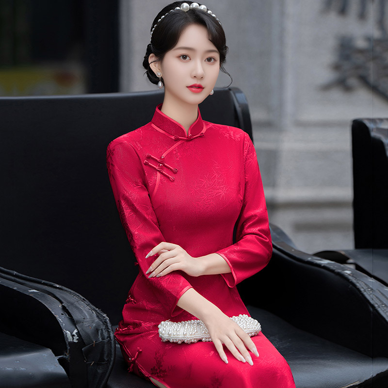 聚酯纤维100%红色蕾丝中式喜婆婆气质改良旗袍复古中长袖婚礼妈妈