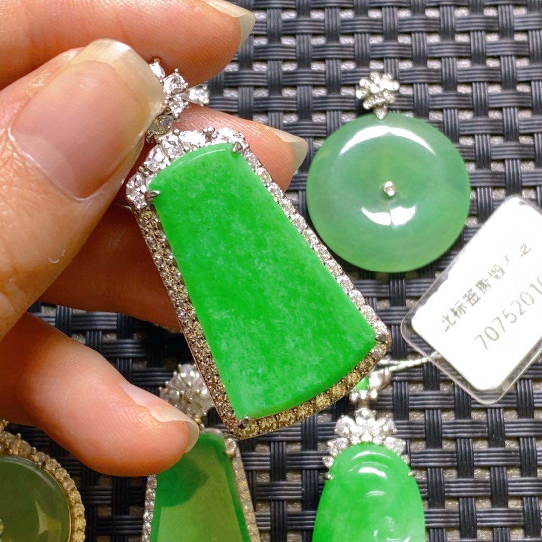 翡翠颈饰银S925镶嵌吊坠
