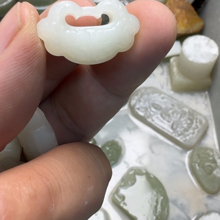 和田玉未镶嵌颈饰