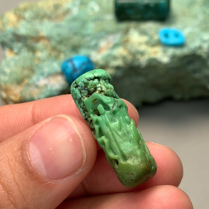 绿松石未镶嵌颈饰