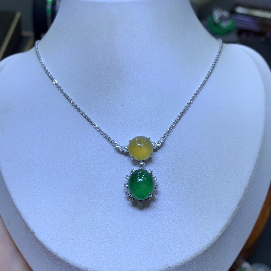 翡翠颈饰18K金镶嵌翡翠吊坠项链