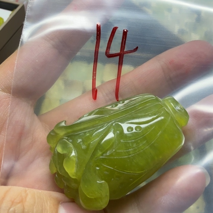 透闪石-蛇纹石玉吊坠未镶嵌