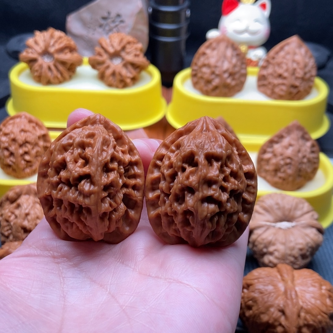 文玩核桃吊坠红莲