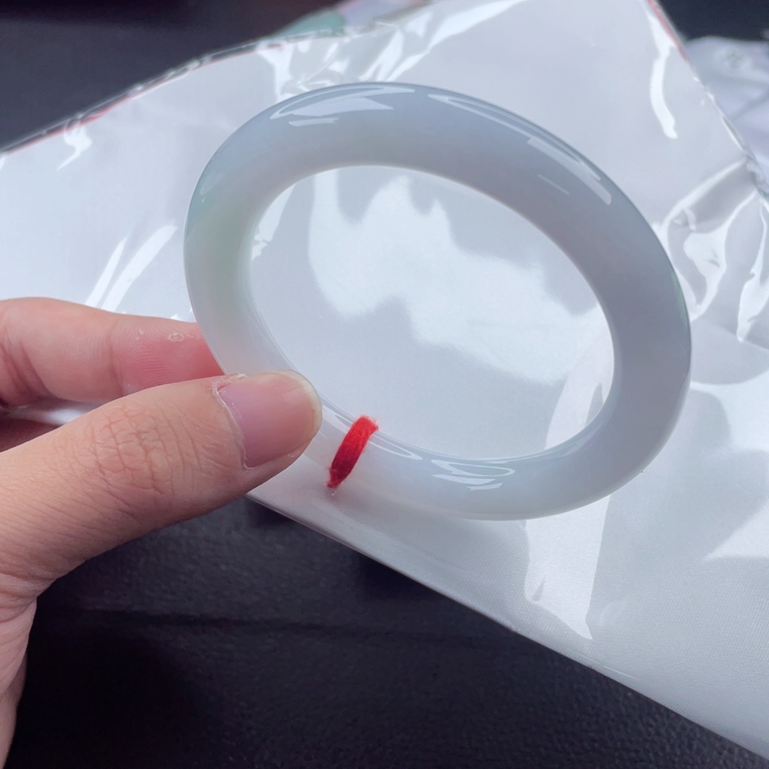 翡翠手镯未镶嵌鱼****?圆条