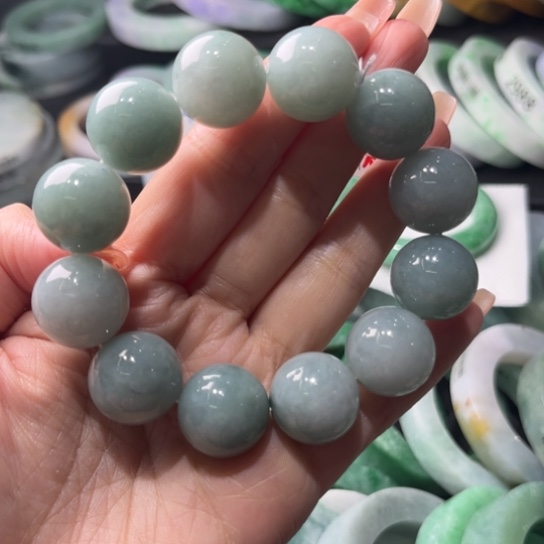 定制翡翠未镶嵌翡翠手镯