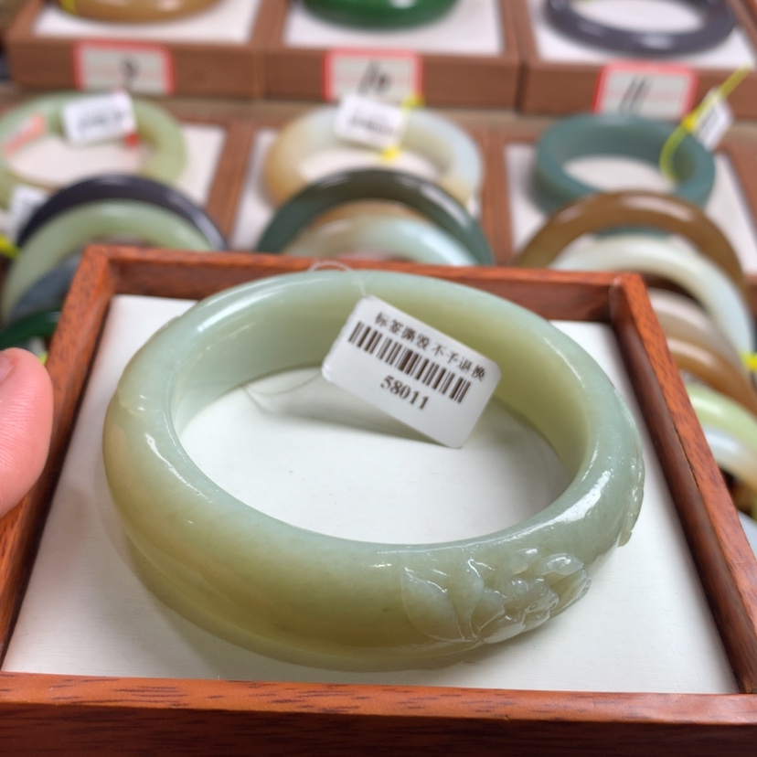 【闪购商品】和田玉手镯未镶嵌56