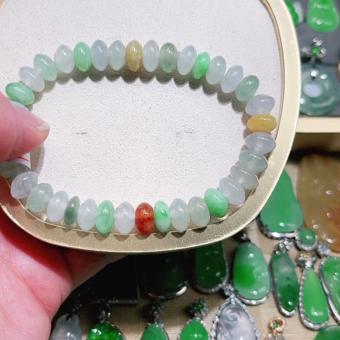 翡翠颈饰未镶嵌裸石