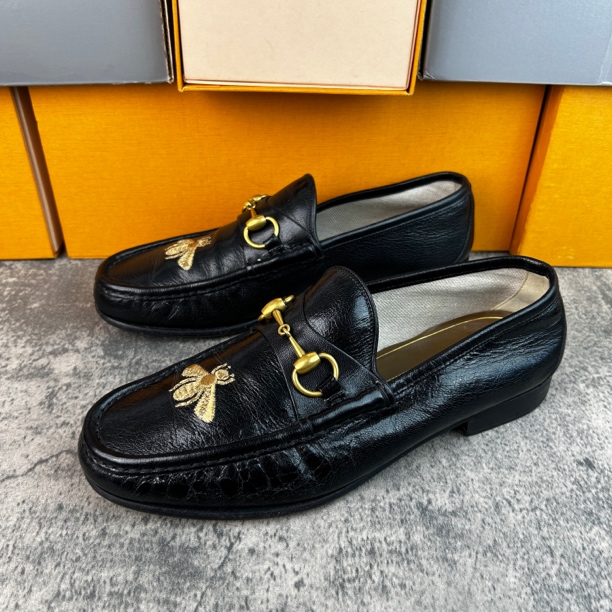 95新 GUCCI/古驰 乐福鞋/ 阳/42码/ 锁扣小蜜蜂 板鞋