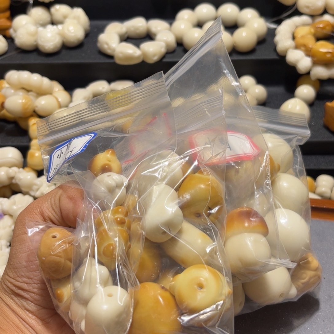 ****圆吊坠菩提根/象牙果