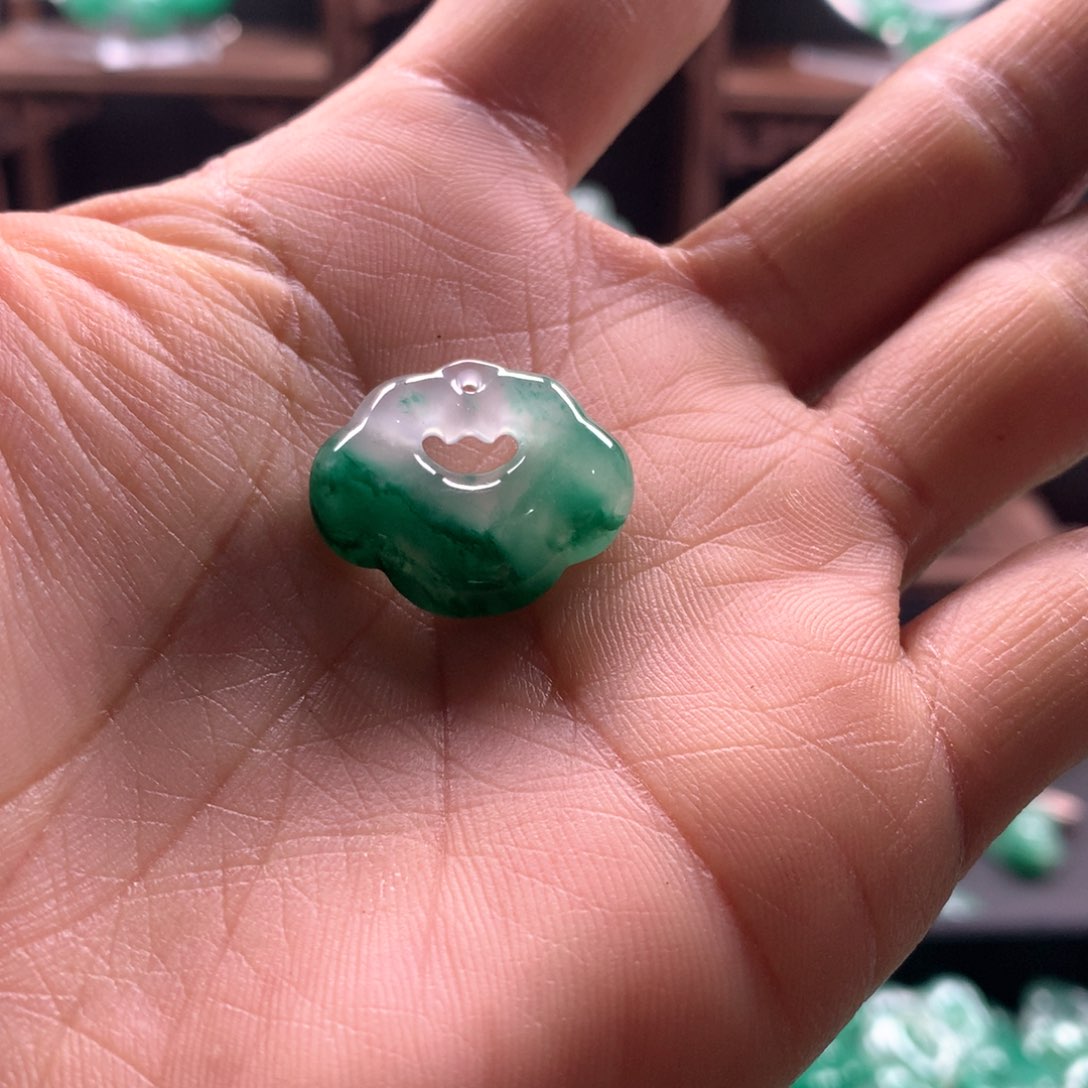石英质玉耳钉未镶嵌