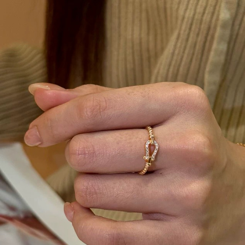 钛钢戒指 开口马蹄扣戒指玫瑰色247