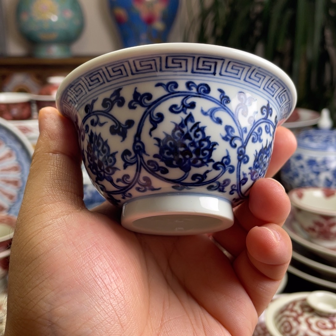 青花缠枝莲双线压手杯