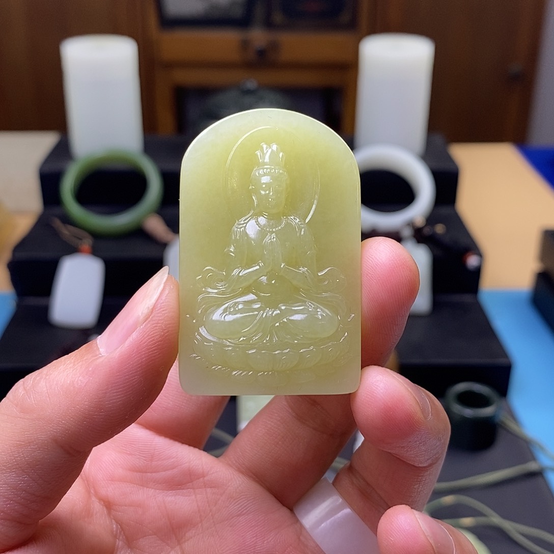 和田玉未镶嵌吊坠(赠链)