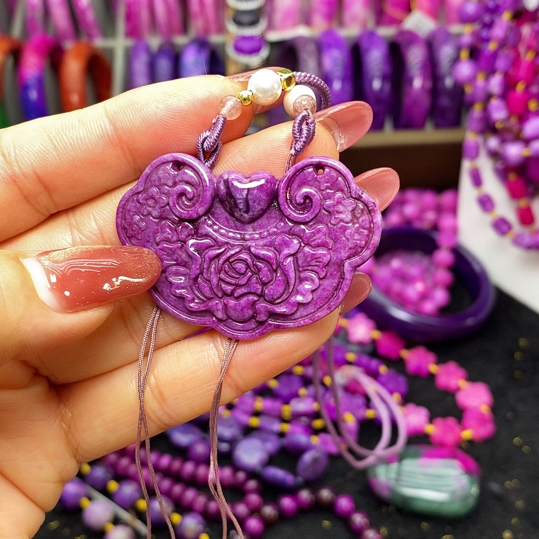 茅***阳珐琅非金属锁吊坠一个