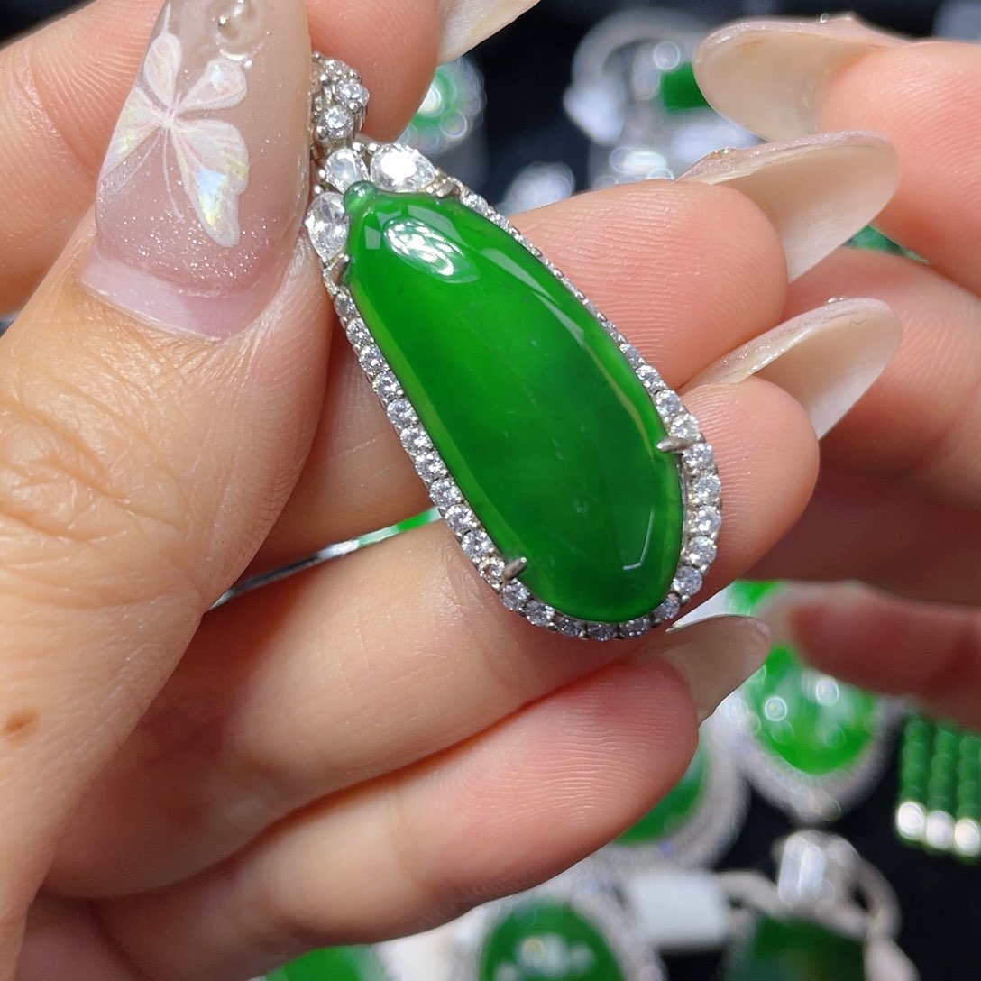 翡翠颈饰银S925镶嵌翡翠