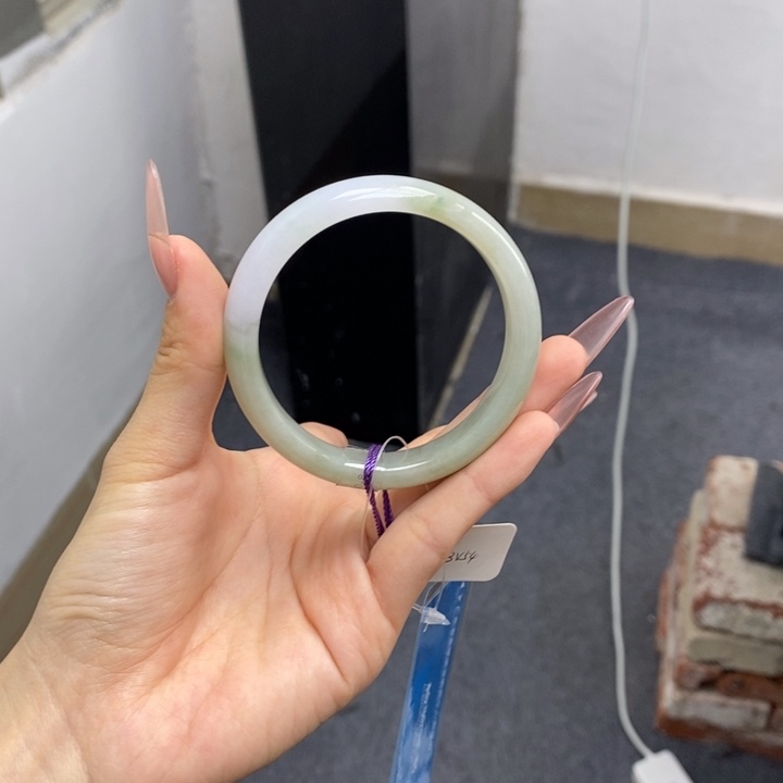 翡翠手镯未镶嵌55圈口