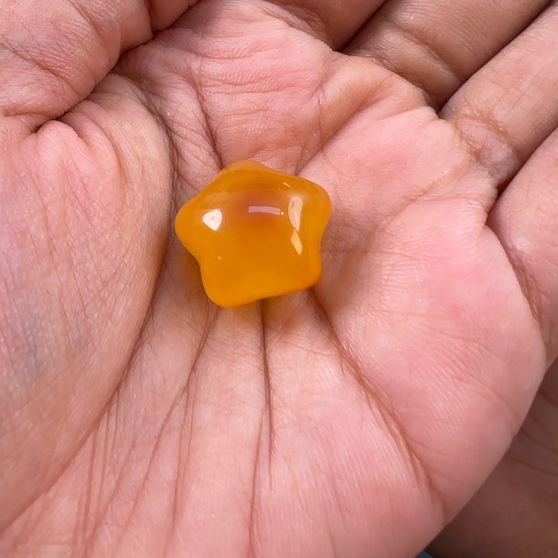 2***车琥珀未镶嵌颈饰琥珀