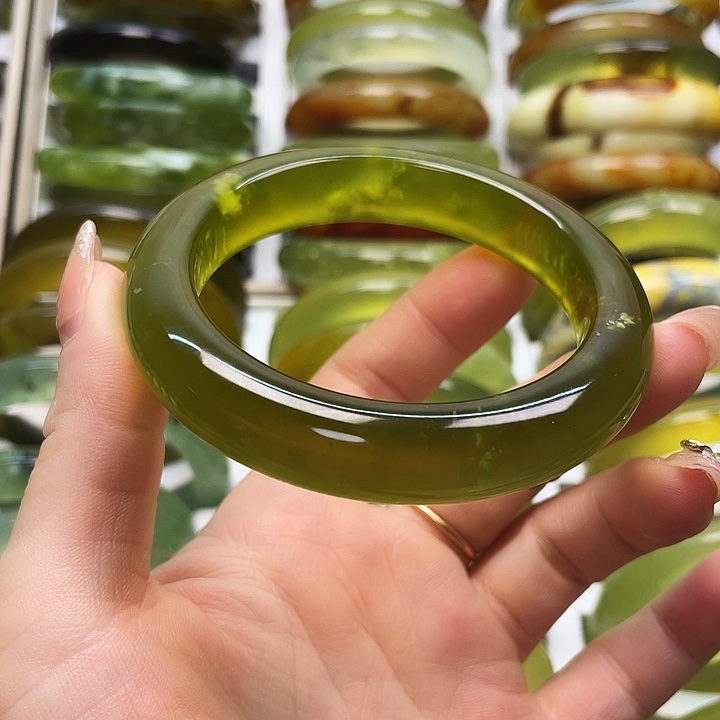 蛇纹石玉未镶嵌手镯