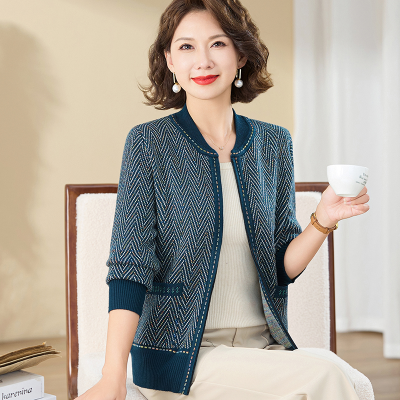 短款春季秋季中年女装长袖中老年气质妈妈装女士宽松型格子短外套