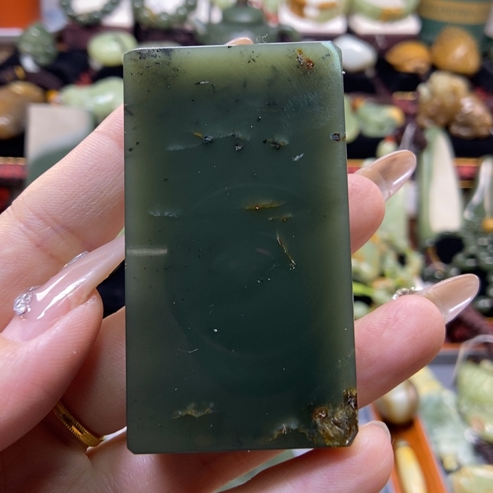 未镶嵌岫岩河磨玉（透闪石质玉）把件