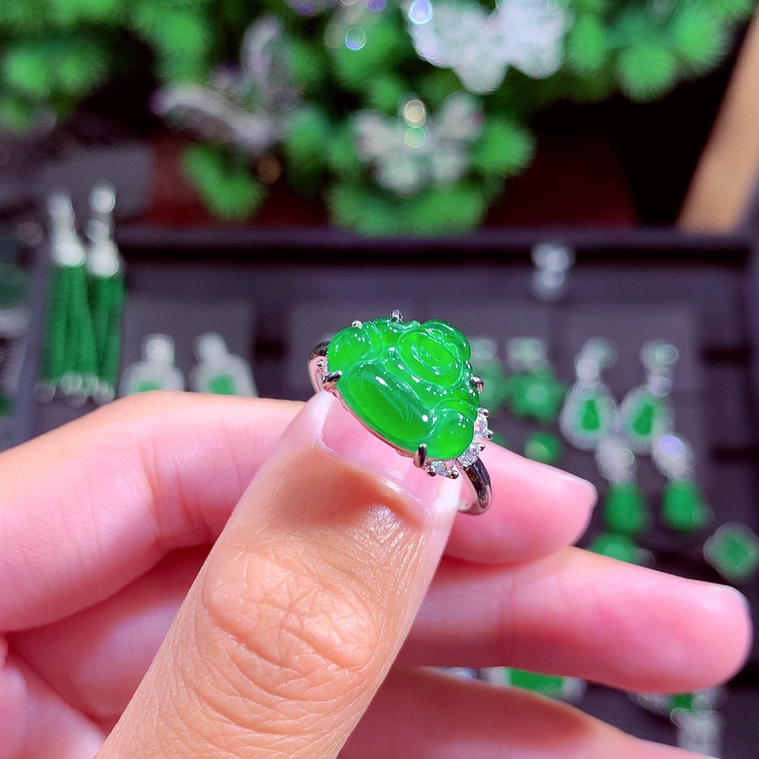 颈饰未镶嵌翡翠天然