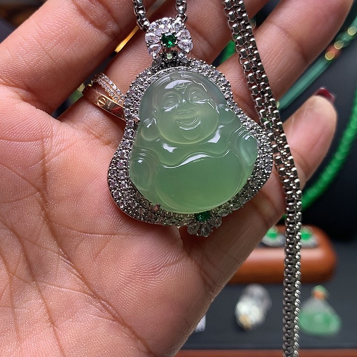 翡翠吊坠(赠链)未镶嵌