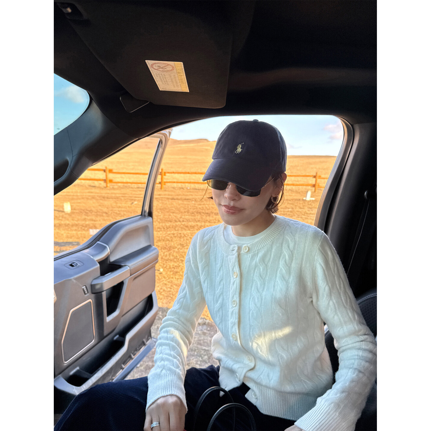 YANGLE_白色毛衣女2025冬季新款韩系修身显瘦绵羊毛绞花针织开衫