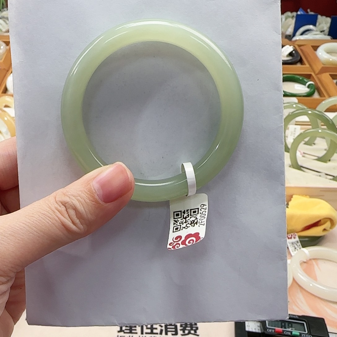 和田玉手镯未镶嵌52