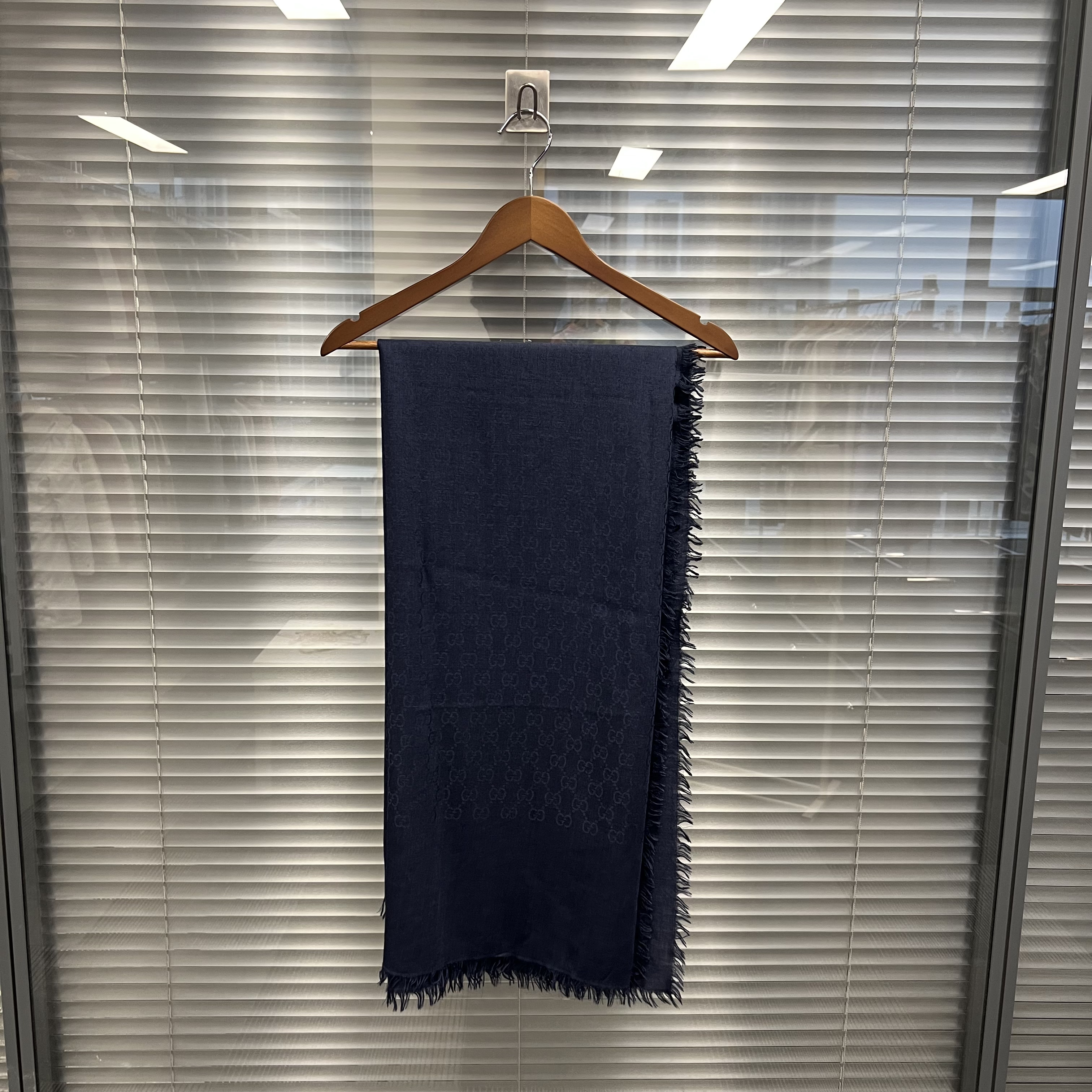 99新 GUCCI/古驰 古驰/GUCCI 藏蓝色logo提花满印流苏围巾99新#zz