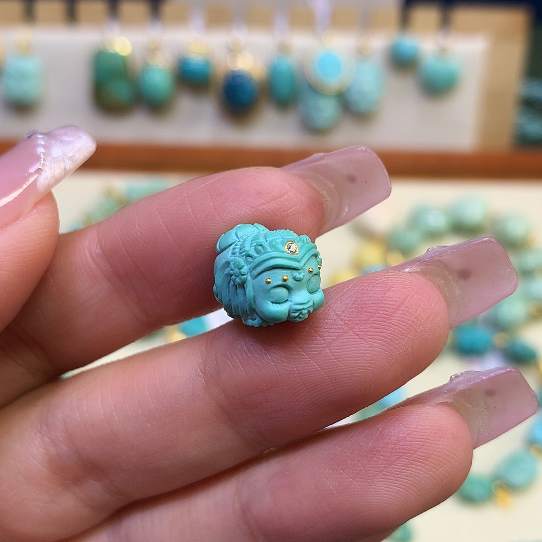 绿松石未镶嵌雕刻件