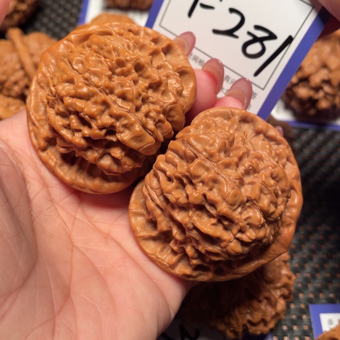 桃核把件281号官帽52