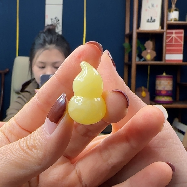 蜜蜡吊坠(赠链)未镶嵌L***y