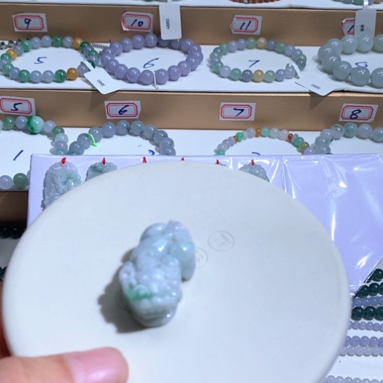 翡翠未镶嵌颈饰11