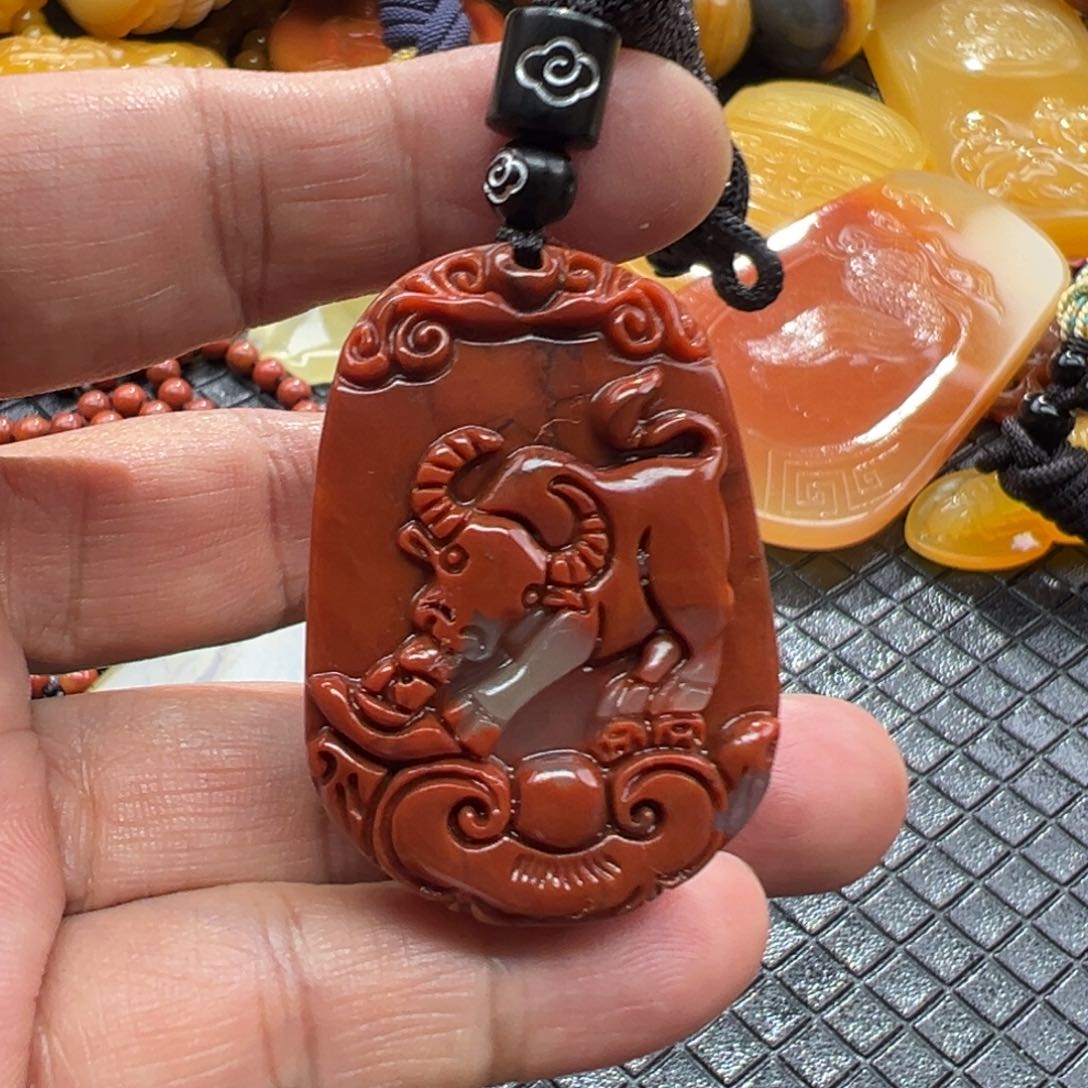 石英质玉未镶嵌颈饰