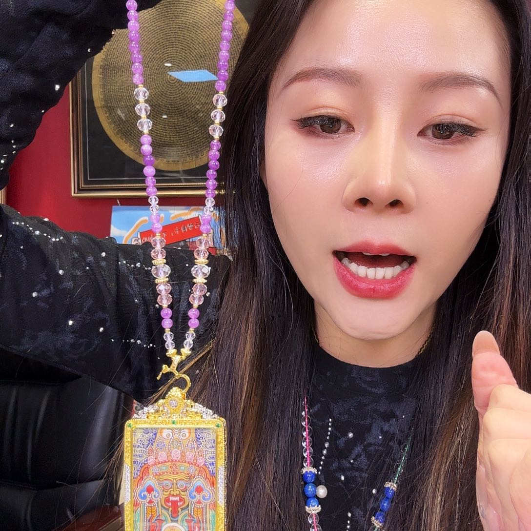 装裱画扎基拉姆带壳子的