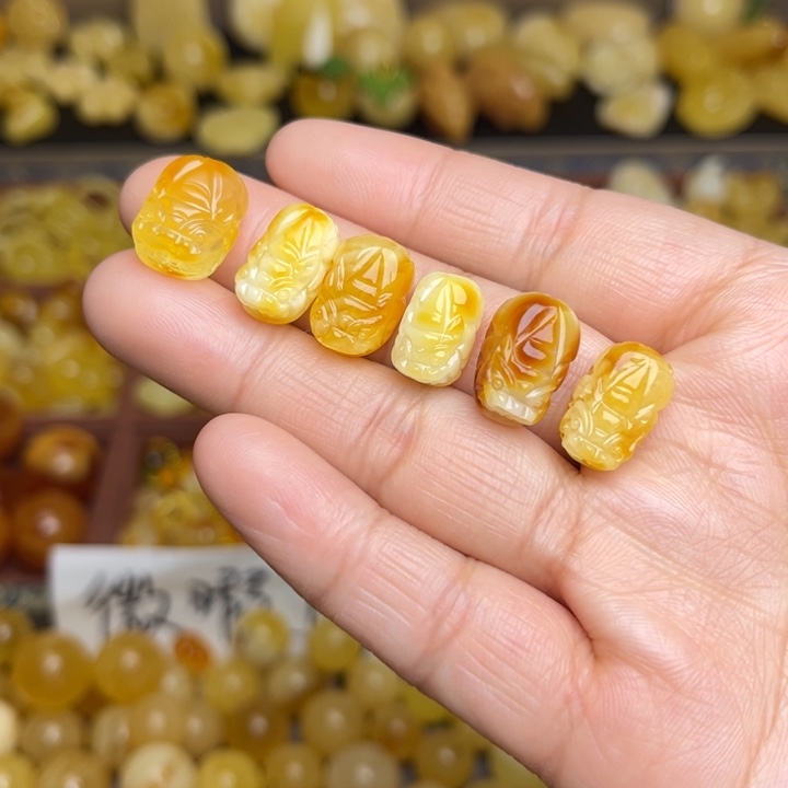 蜜蜡未镶嵌珠宝奇石天然蜜蜡小貔貅随机发一个