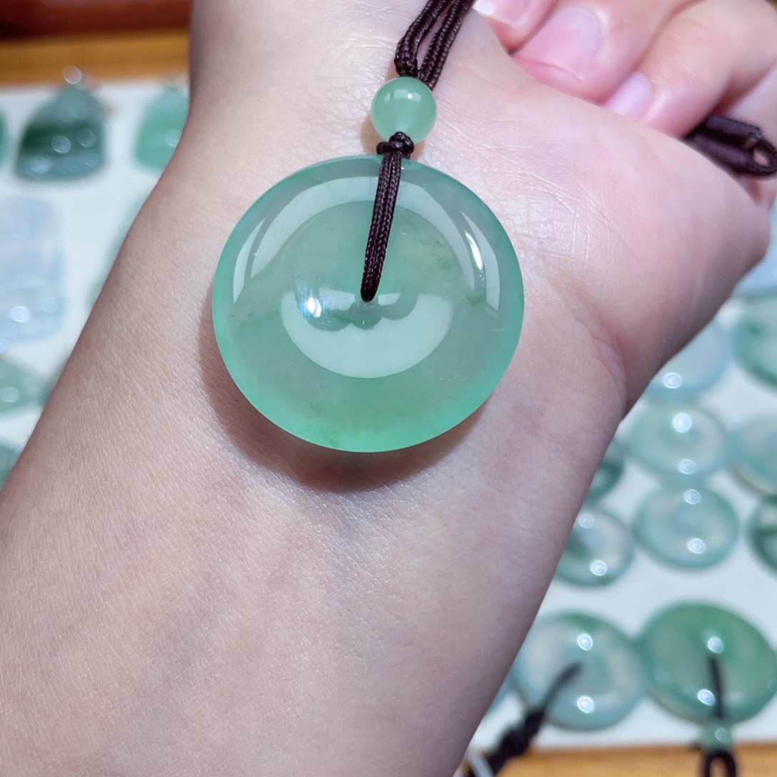 翡翠未镶嵌颈饰扣子