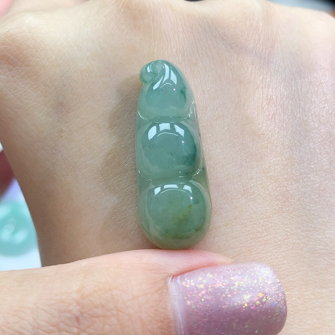 翡翠颈饰未镶嵌四季豆