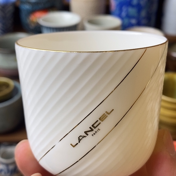031中古品默认微瑕满18包邮