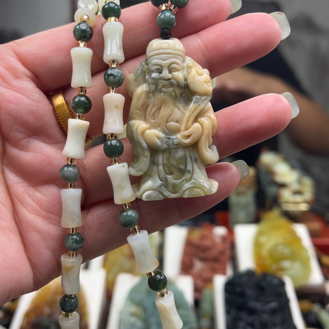 岫玉未镶嵌颈饰挂件