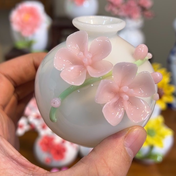 手工精致陶瓷摆件 
