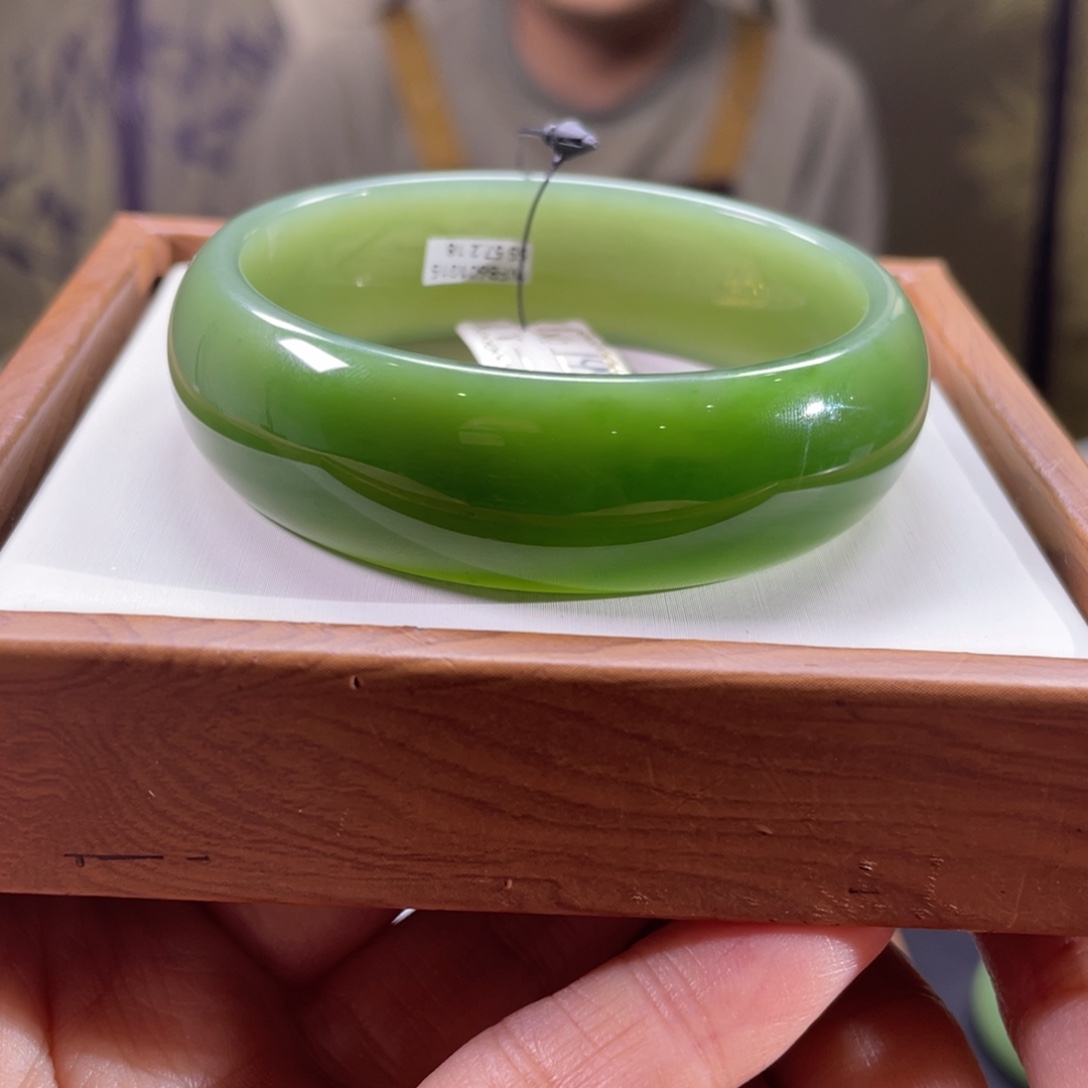 和田玉未镶嵌手镯55圈 碧玉白加绿