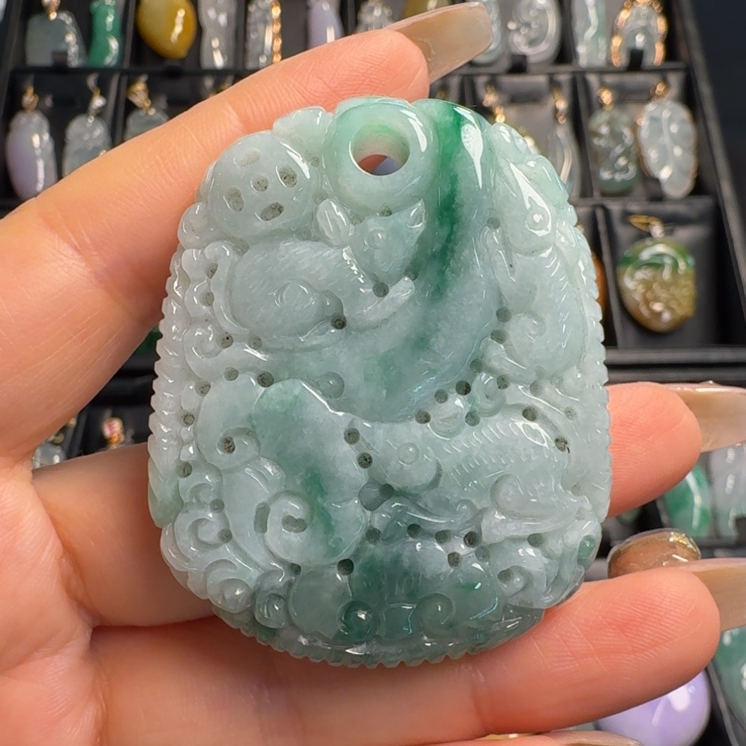 翡翠未镶嵌颈饰五鼠运财