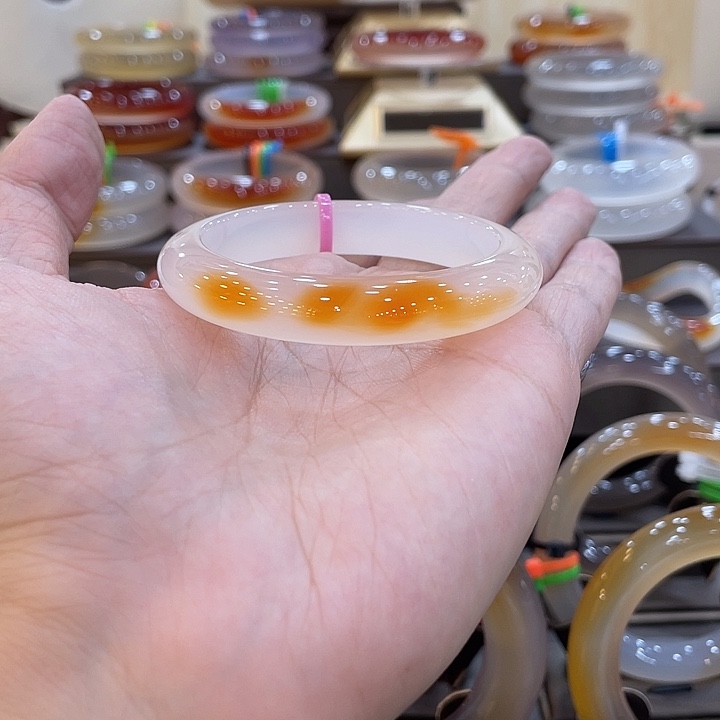 玛瑙/玉髓手镯未镶嵌