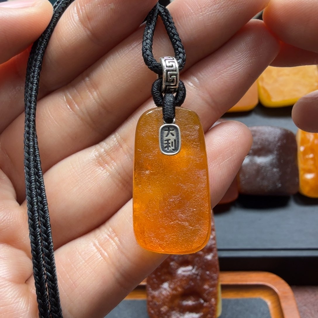 琥珀吊坠(赠链)未镶嵌